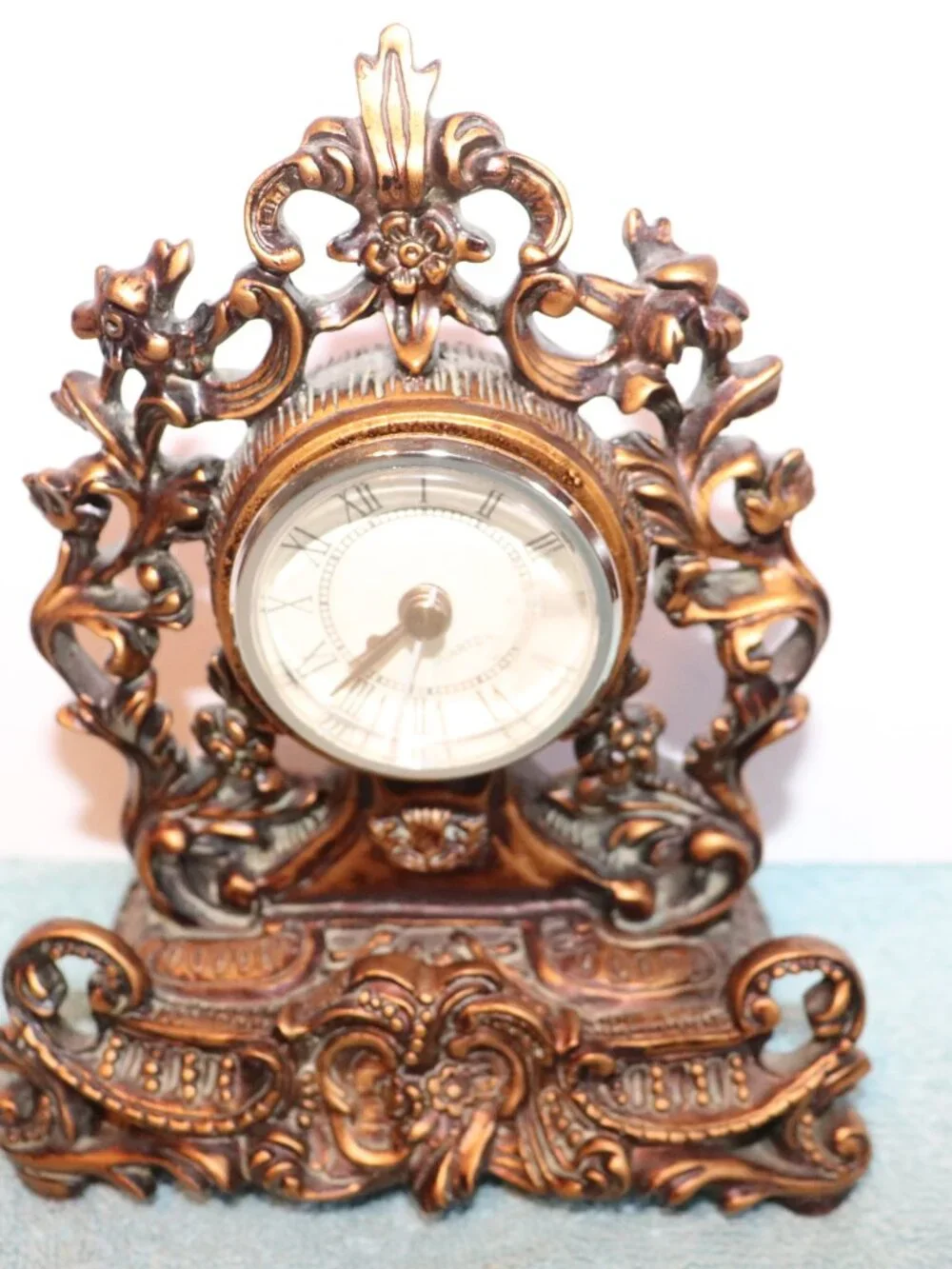Vtg Ornate Resin Bronzeish goth /French Style Table Mantle Quartz Clock